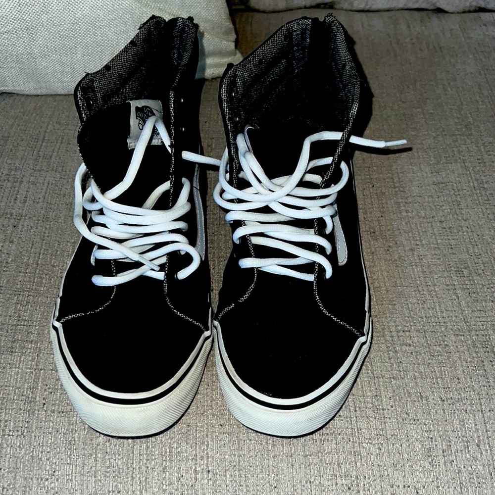 Vans Sk8-Hi tops in Black Canvas with Zipper
